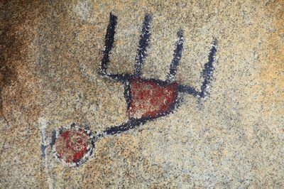 Indische Petroglyphen Nordamerikas. Gemälde in den 50er Jahren für die Dreharbeiten eines Westerns hinzugefügt. Joshua Tree Nationalpark, Kalifornien, USA. Nordamerikanische Indianerkultur von Unknown